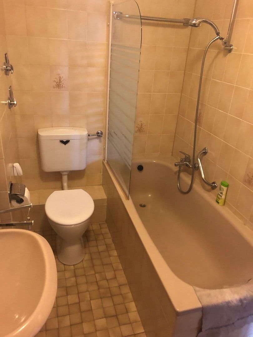 Prenájom bytu 2-izbový 62 m², Neckarauerstraße 17-19, Mannheim, Bádensko-Wurttembersko Prenájom bytu 2-izbový 62 m², Neckarauerstraße 17-19, Mannheim, Bádensko-Wurttembersko