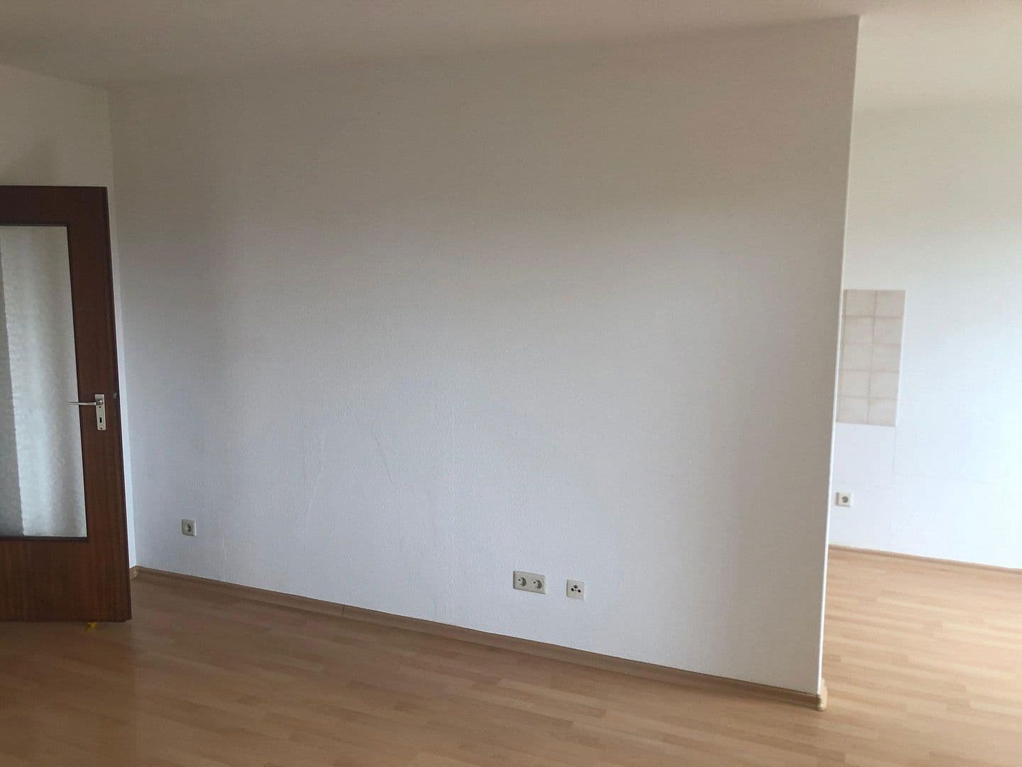 Prenájom bytu 2-izbový 62 m², Neckarauerstraße 17-19, Mannheim, Bádensko-Wurttembersko Prenájom bytu 2-izbový 62 m², Neckarauerstraße 17-19, Mannheim, Bádensko-Wurttembersko