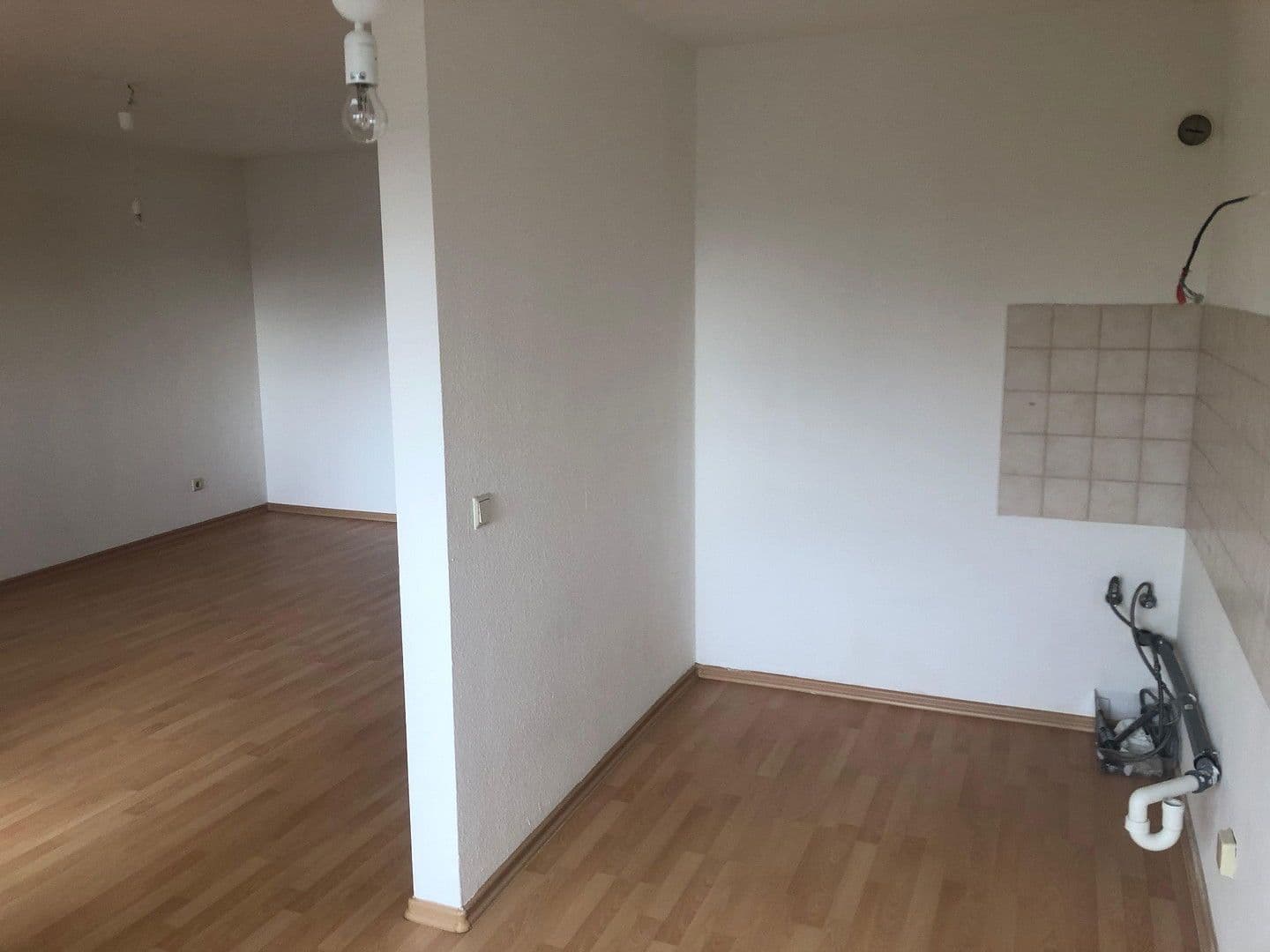 Prenájom bytu 2-izbový 62 m², Neckarauerstraße 17-19, Mannheim, Bádensko-Wurttembersko Prenájom bytu 2-izbový 62 m², Neckarauerstraße 17-19, Mannheim, Bádensko-Wurttembersko