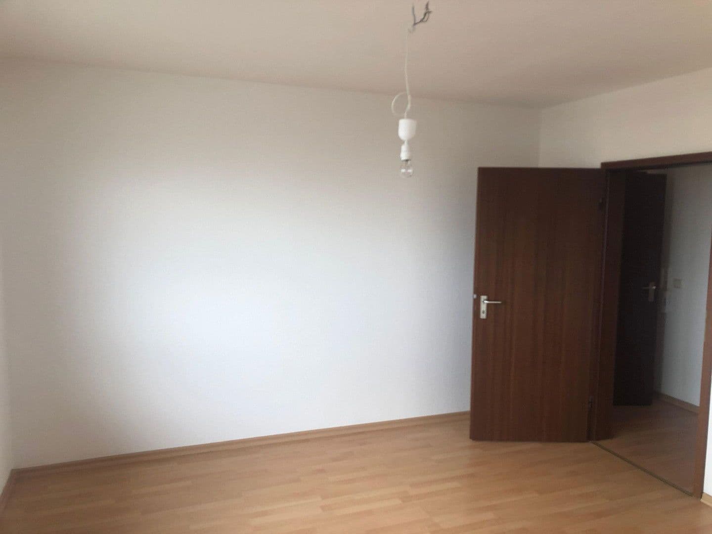 Prenájom bytu 2-izbový 62 m², Neckarauerstraße 17-19, Mannheim, Bádensko-Wurttembersko Prenájom bytu 2-izbový 62 m², Neckarauerstraße 17-19, Mannheim, Bádensko-Wurttembersko
