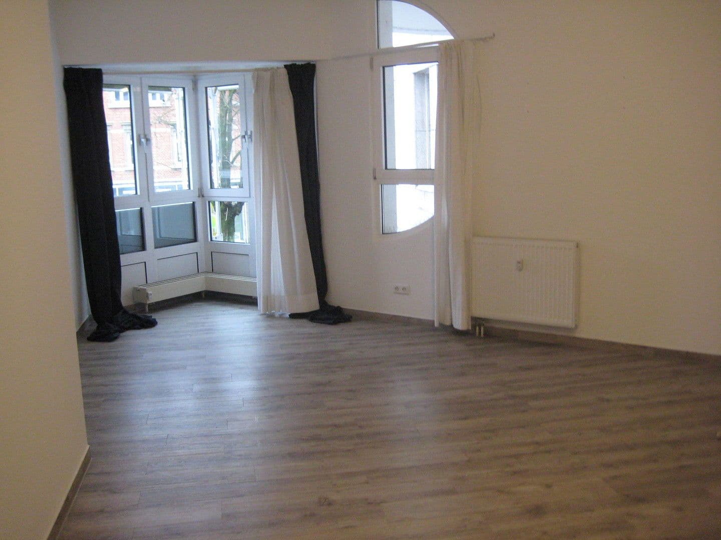 Prenájom bytu 1-izbový 44 m², Göppingen, Bádensko-Wurttembersko Prenájom bytu 1-izbový 44 m², Göppingen, Bádensko-Wurttembersko