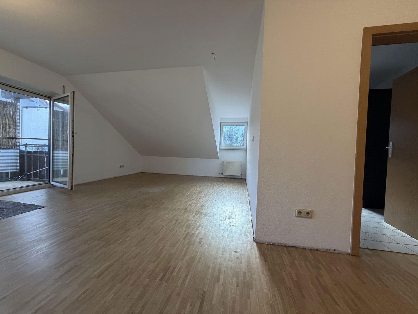 Prenájom bytu 3-izbový 91 m², Cleebronn, Bádensko-Wurttembersko Prenájom bytu 3-izbový 91 m², Cleebronn, Bádensko-Wurttembersko