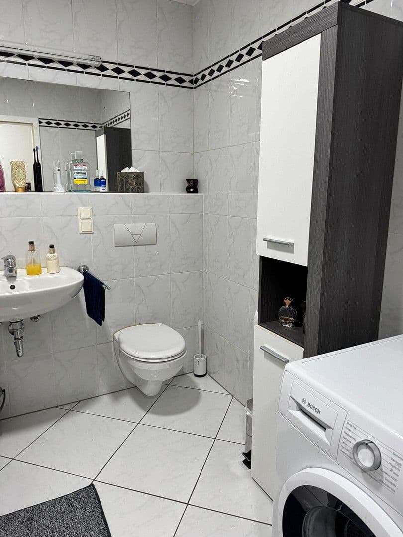 Prenájom bytu 2-izbový 61 m², BerzdorferStr.4, Köln, Severné Porýnie - Westfálsko Prenájom bytu 2-izbový 61 m², BerzdorferStr.4, Köln, Severné Porýnie - Westfálsko