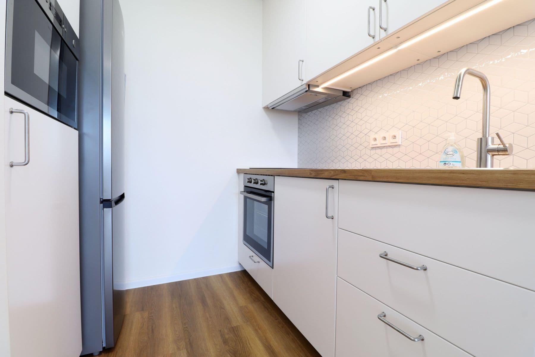 Prenájom bytu 2-izbový 43 m², Modletická, Praha, Praha Prenájom bytu 2-izbový 43 m², Modletická, Praha, Praha