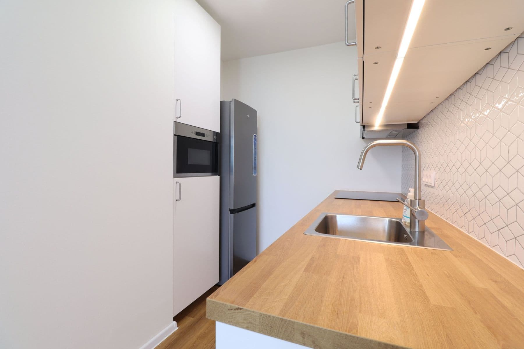 Prenájom bytu 2-izbový 43 m², Modletická, Praha, Praha Prenájom bytu 2-izbový 43 m², Modletická, Praha, Praha