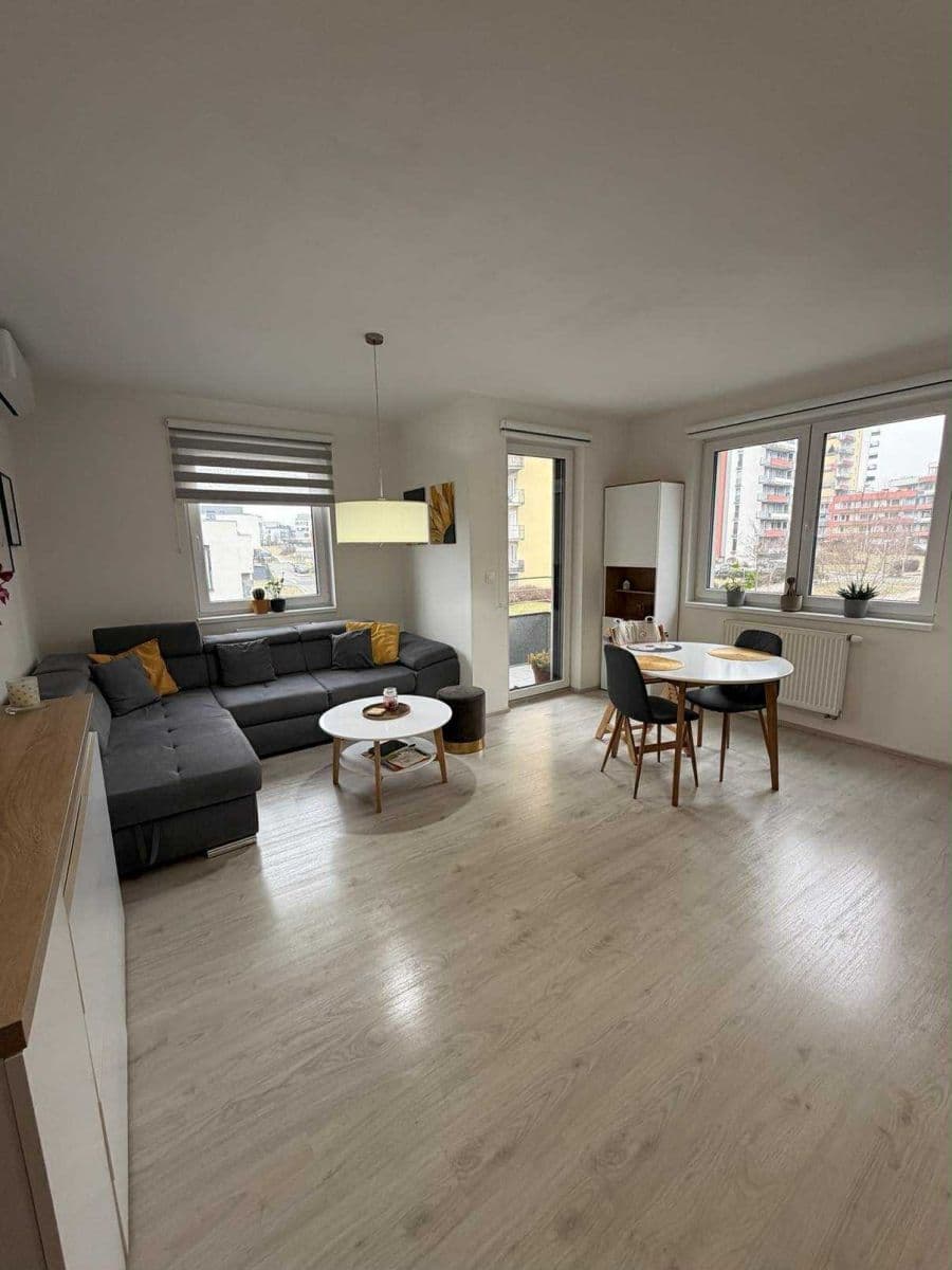 Predaj bytu 3-izbový 88 m², Miroslava Hajna, Praha, Praha Predaj bytu 3-izbový 88 m², Miroslava Hajna, Praha, Praha