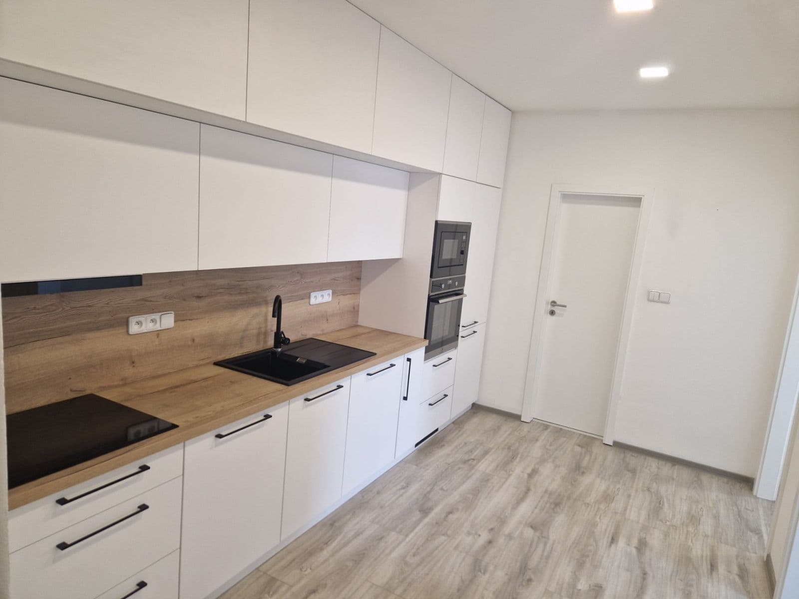 Predaj bytu 3-izbový 74 m², Okružní, Olomouc, Olomoucký kraj Predaj bytu 3-izbový 74 m², Okružní, Olomouc, Olomoucký kraj