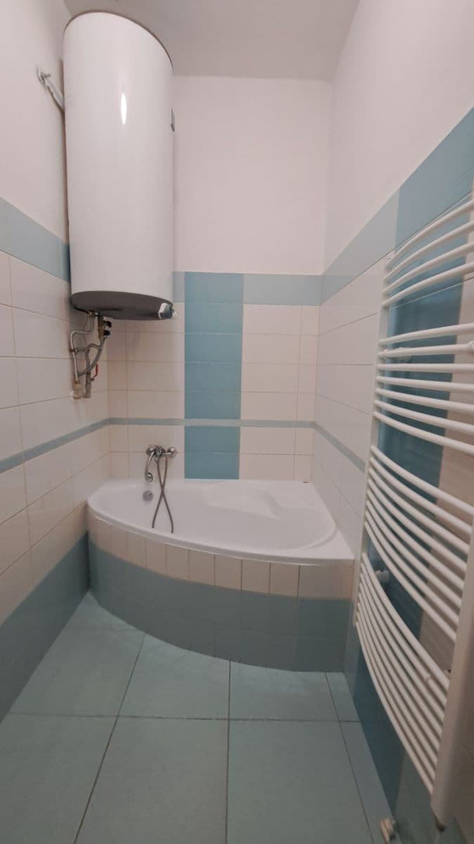 Prenájom bytu 3-izbový 100 m², Čáslavská, Praha, Praha Prenájom bytu 3-izbový 100 m², Čáslavská, Praha, Praha