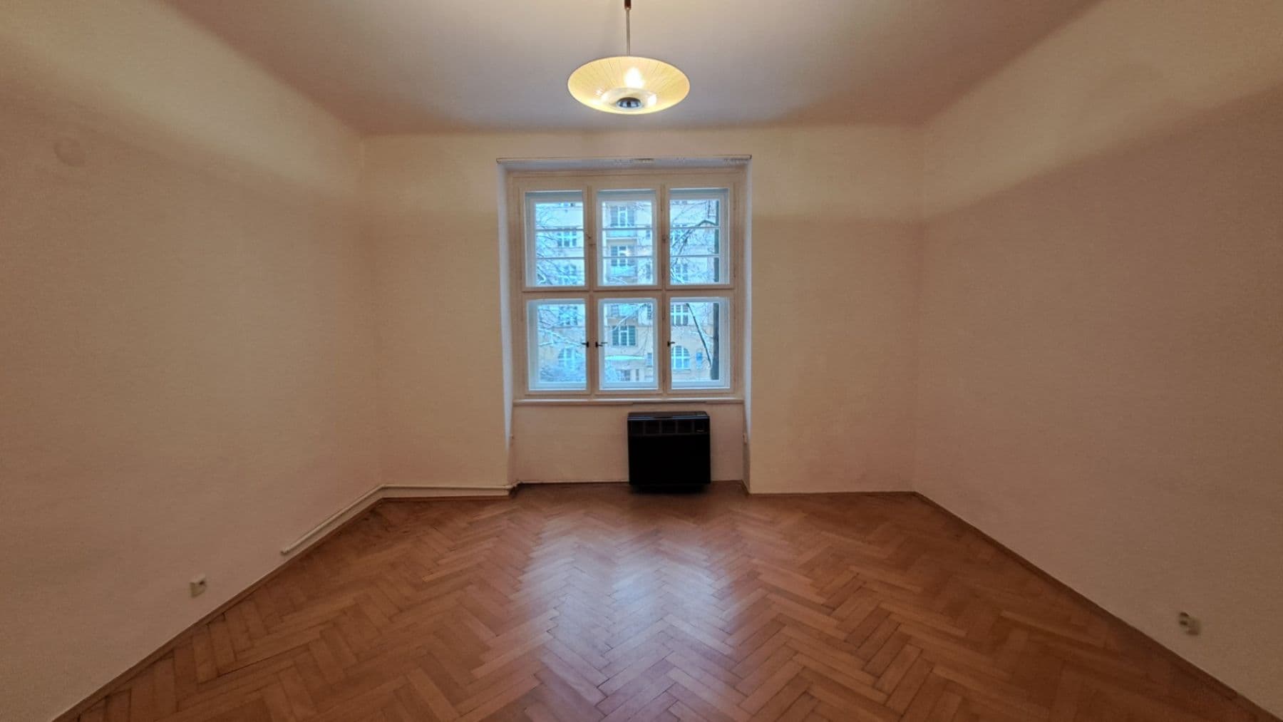 Prenájom bytu 3-izbový 100 m², Čáslavská, Praha, Praha Prenájom bytu 3-izbový 100 m², Čáslavská, Praha, Praha