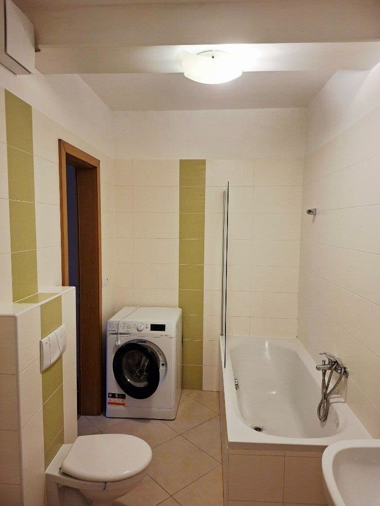 Prenájom bytu 3-izbový 72 m², Křižíkova, Praha, Praha Prenájom bytu 3-izbový 72 m², Křižíkova, Praha, Praha