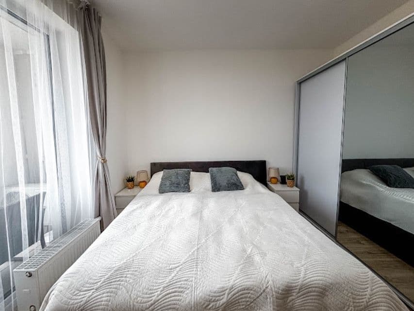 Prenájom bytu 2-izbový 43 m², Labutia, Petržalka, Bratislavský kraj Prenájom bytu 2-izbový 43 m², Labutia, Petržalka, Bratislavský kraj