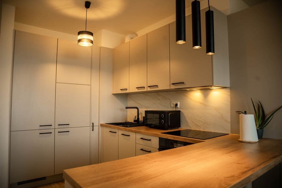 Prenájom bytu 2-izbový 43 m², Labutia, Petržalka, Bratislavský kraj Prenájom bytu 2-izbový 43 m², Labutia, Petržalka, Bratislavský kraj