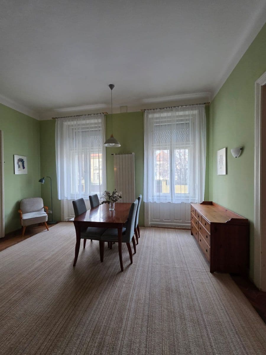 Prenájom bytu 3-izbový 100 m², Bratislava - mestská časť Staré Mesto, Bratislavský kraj Prenájom bytu 3-izbový 100 m², Bratislava - mestská časť Staré Mesto, Bratislavský kraj