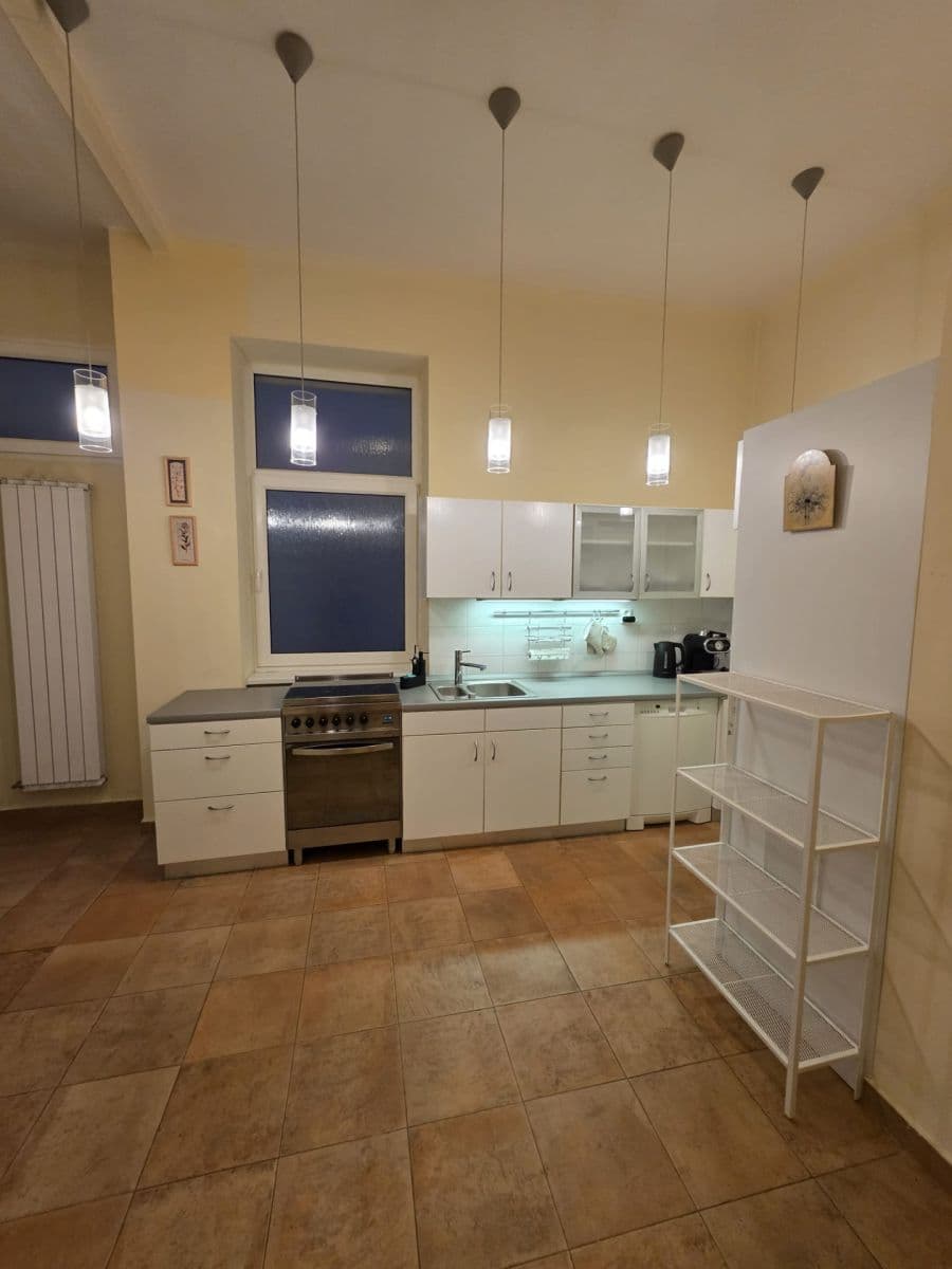 Prenájom bytu 3-izbový 100 m², Bratislava - mestská časť Staré Mesto, Bratislavský kraj Prenájom bytu 3-izbový 100 m², Bratislava - mestská časť Staré Mesto, Bratislavský kraj