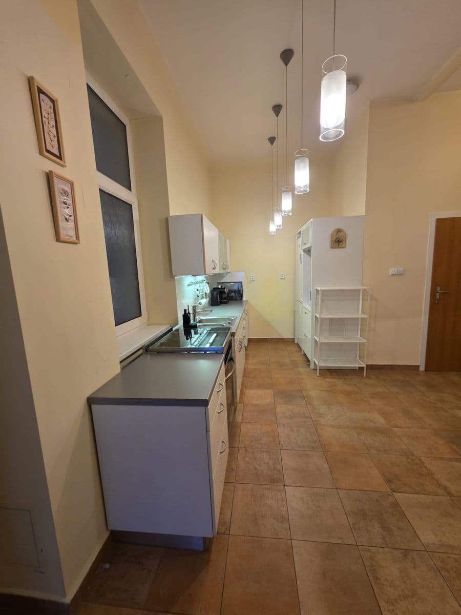 Prenájom bytu 3-izbový 100 m², Bratislava - mestská časť Staré Mesto, Bratislavský kraj Prenájom bytu 3-izbový 100 m², Bratislava - mestská časť Staré Mesto, Bratislavský kraj