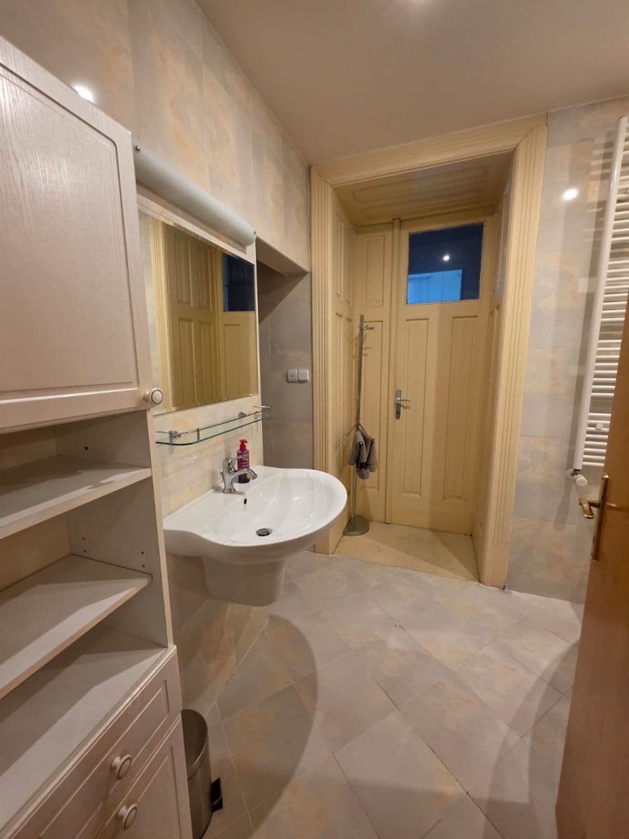 Prenájom bytu 3-izbový 100 m², Bratislava - mestská časť Staré Mesto, Bratislavský kraj Prenájom bytu 3-izbový 100 m², Bratislava - mestská časť Staré Mesto, Bratislavský kraj