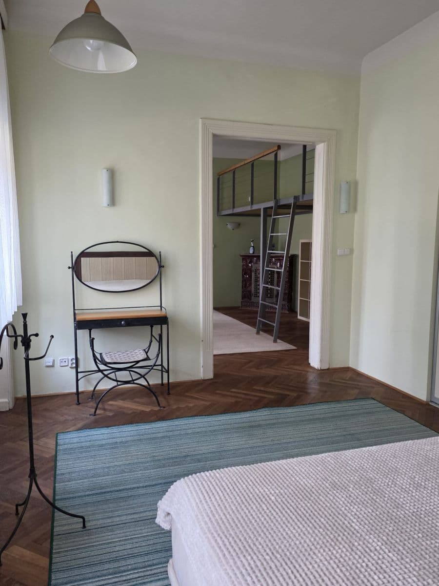 Prenájom bytu 3-izbový 100 m², Bratislava - mestská časť Staré Mesto, Bratislavský kraj Prenájom bytu 3-izbový 100 m², Bratislava - mestská časť Staré Mesto, Bratislavský kraj