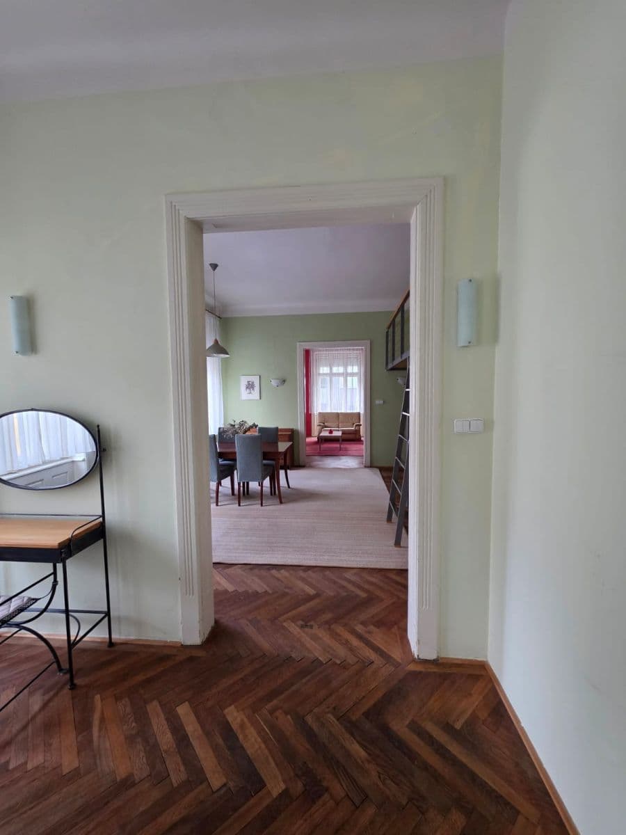 Prenájom bytu 3-izbový 100 m², Bratislava - mestská časť Staré Mesto, Bratislavský kraj Prenájom bytu 3-izbový 100 m², Bratislava - mestská časť Staré Mesto, Bratislavský kraj