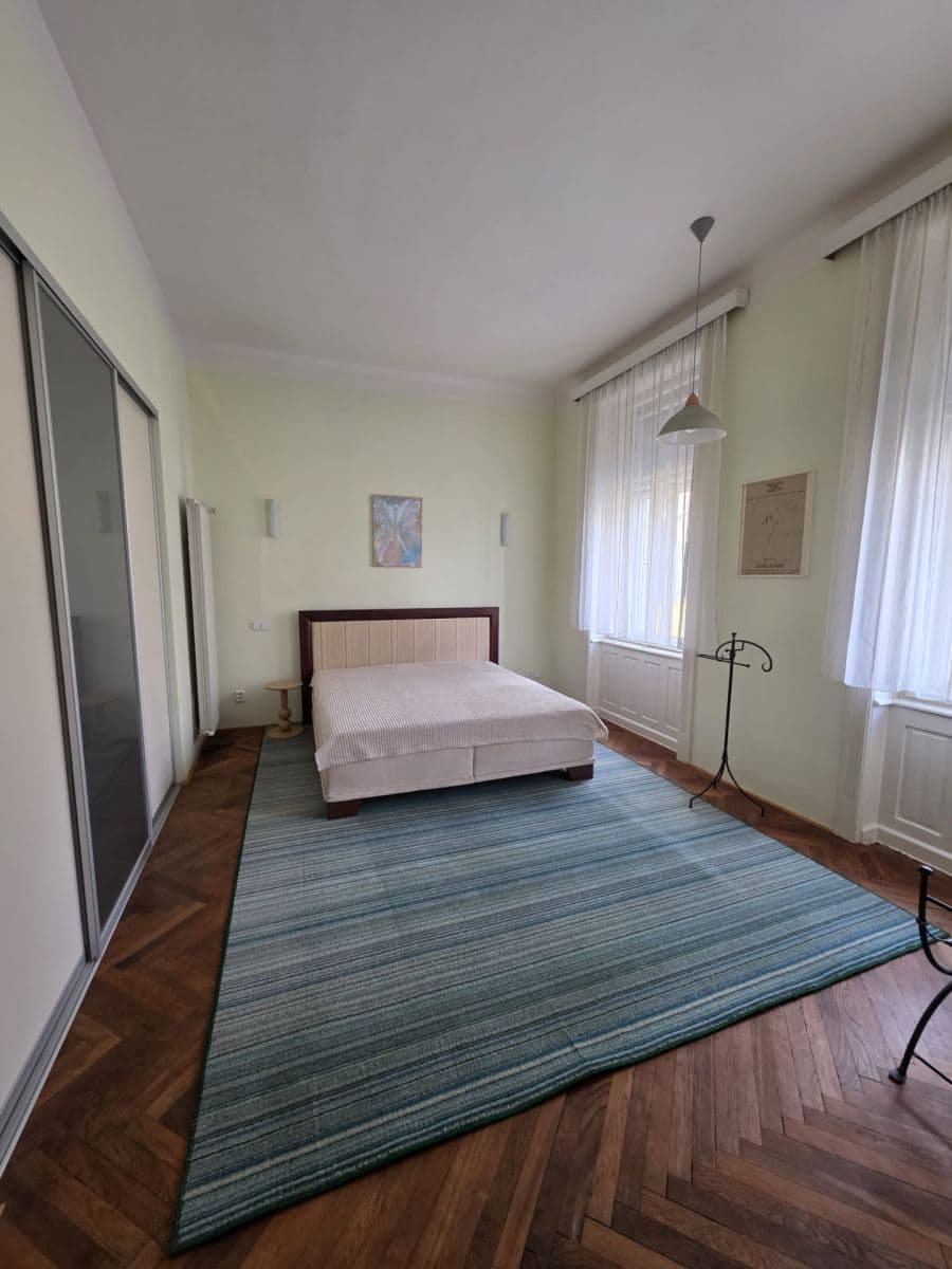 Prenájom bytu 3-izbový 100 m², Bratislava - mestská časť Staré Mesto, Bratislavský kraj Prenájom bytu 3-izbový 100 m², Bratislava - mestská časť Staré Mesto, Bratislavský kraj