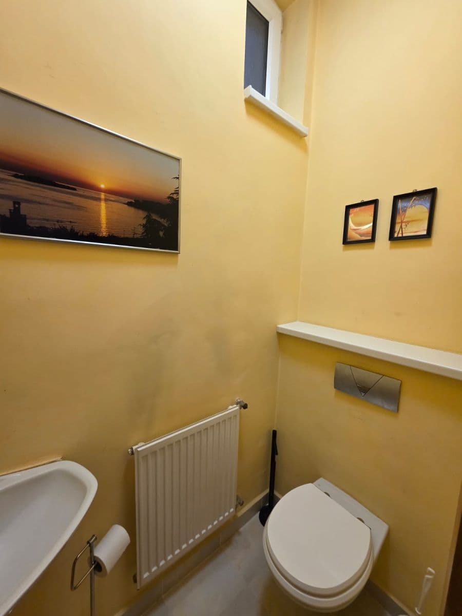 Prenájom bytu 3-izbový 100 m², Bratislava - mestská časť Staré Mesto, Bratislavský kraj Prenájom bytu 3-izbový 100 m², Bratislava - mestská časť Staré Mesto, Bratislavský kraj