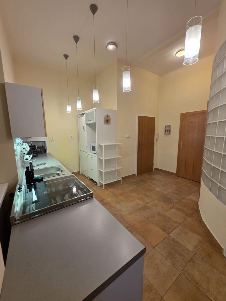 Prenájom bytu 3-izbový 100 m², Bratislava - mestská časť Staré Mesto, Bratislavský kraj Prenájom bytu 3-izbový 100 m², Bratislava - mestská časť Staré Mesto, Bratislavský kraj