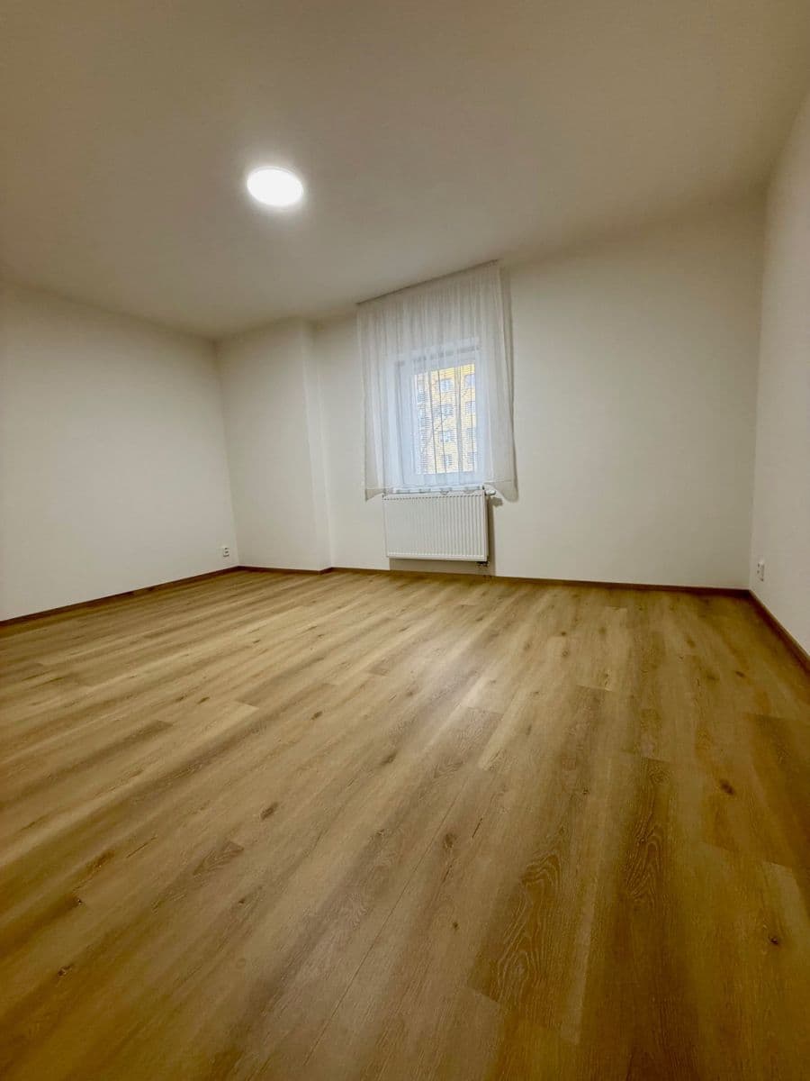 Prenájom bytu 3-izbový 68 m², Mochovská, Praha, Praha Prenájom bytu 3-izbový 68 m², Mochovská, Praha, Praha