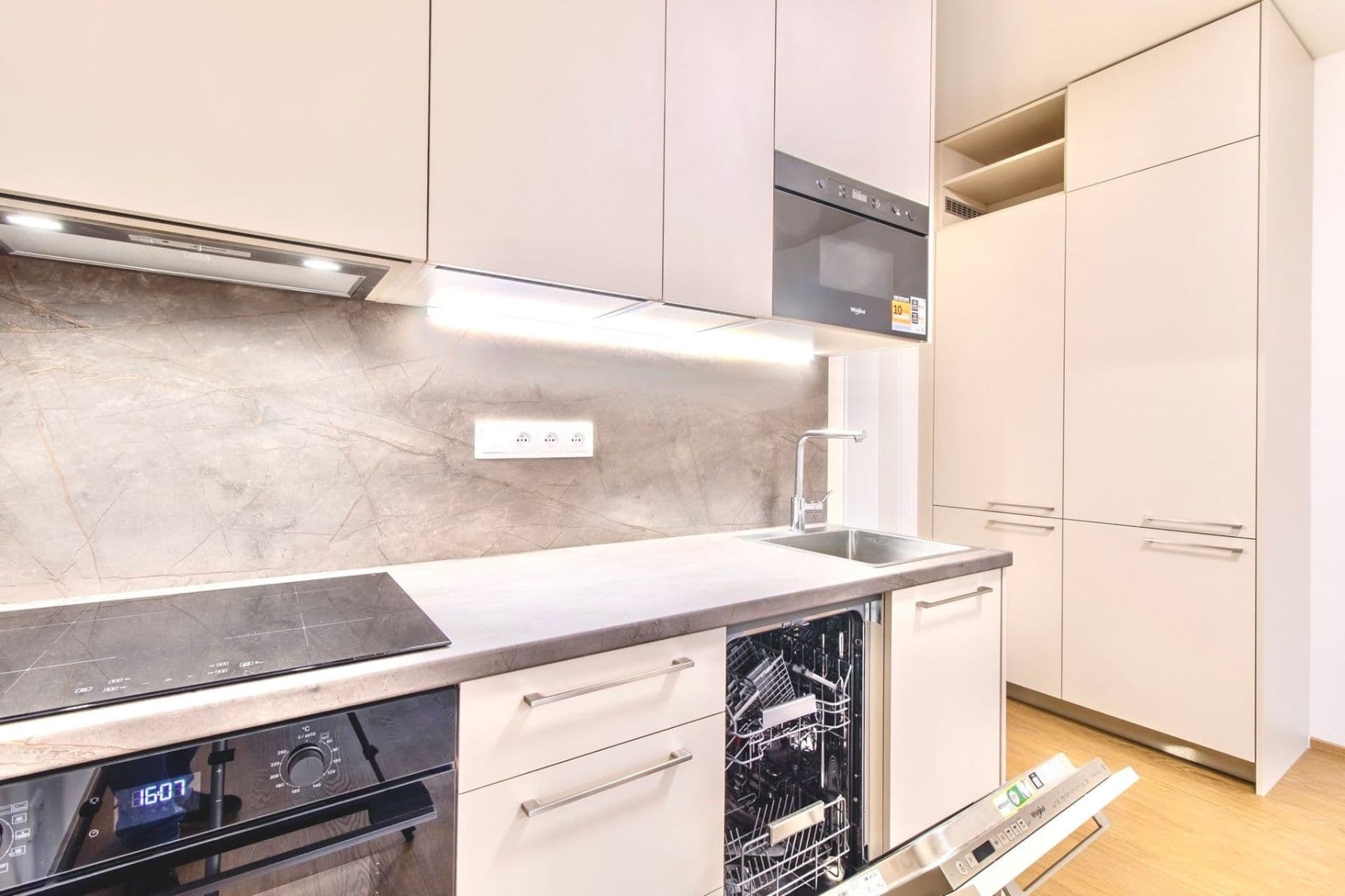 Prenájom bytu 1-izbový 32 m², Poděbradská, Praha, Praha Prenájom bytu 1-izbový 32 m², Poděbradská, Praha, Praha