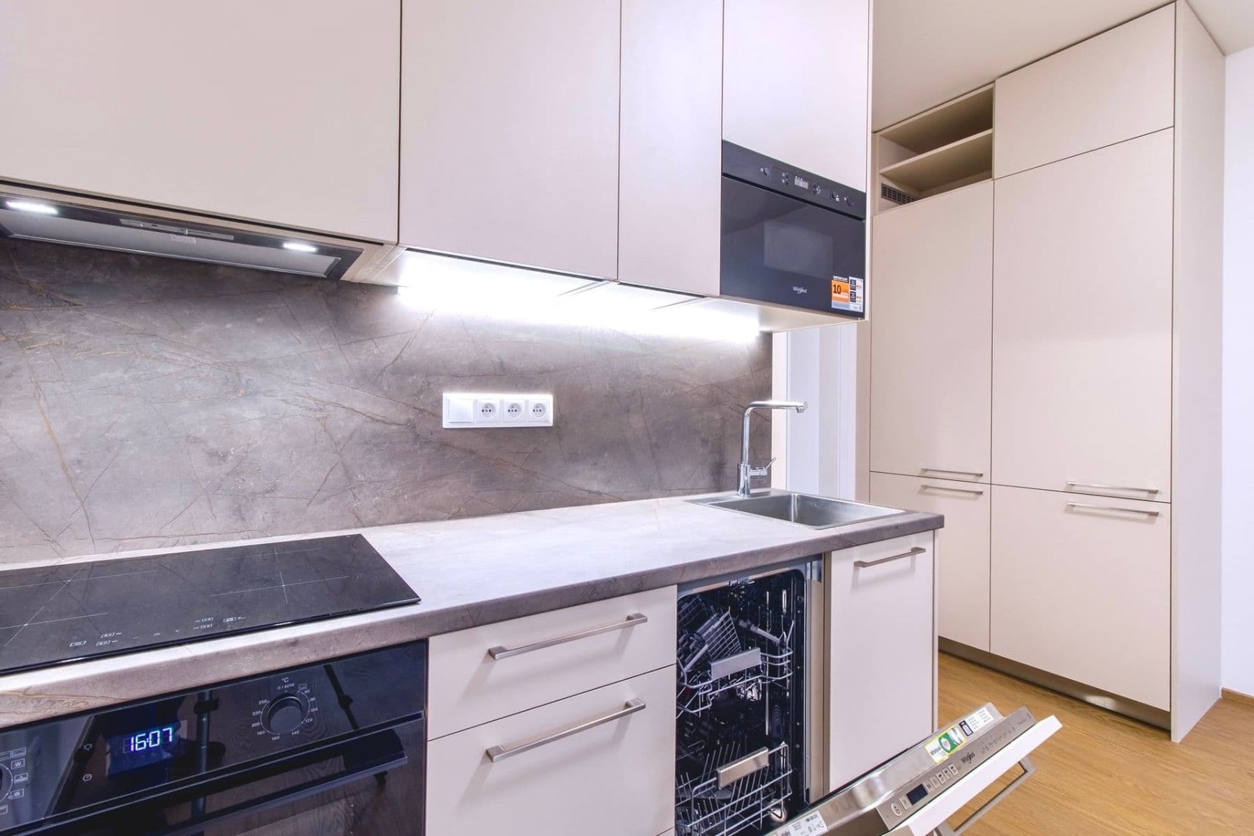 Prenájom bytu 1-izbový 32 m², Poděbradská, Praha, Praha Prenájom bytu 1-izbový 32 m², Poděbradská, Praha, Praha