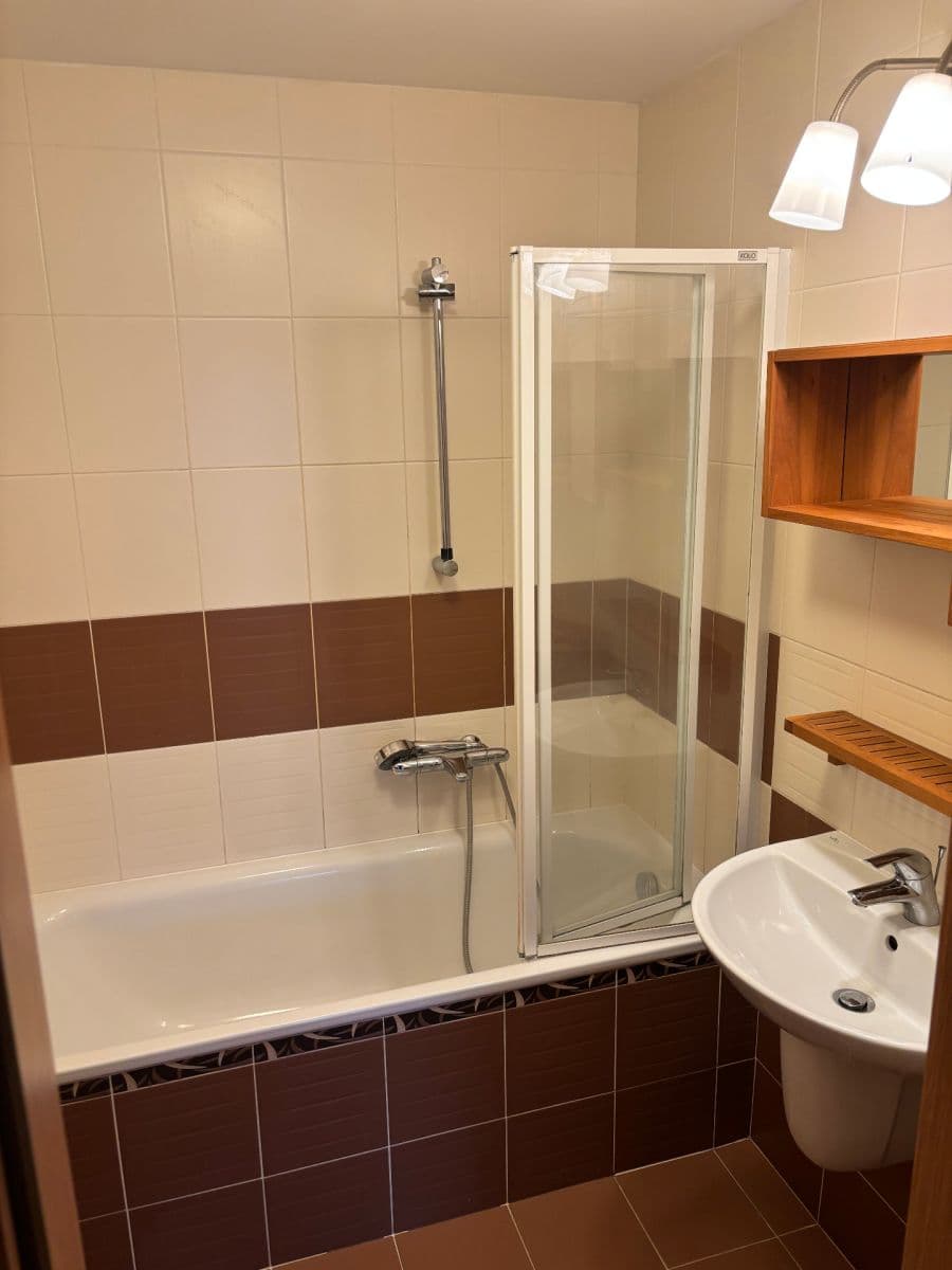 Prenájom bytu 3-izbový 78 m², Rostovská, Praha, Praha Prenájom bytu 3-izbový 78 m², Rostovská, Praha, Praha