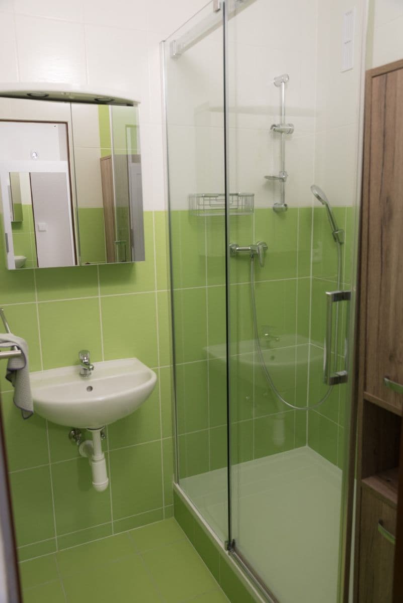 Prenájom bytu 3-izbový 68 m², Tisovecká, Kolín, Středočeský kraj Prenájom bytu 3-izbový 68 m², Tisovecká, Kolín, Středočeský kraj