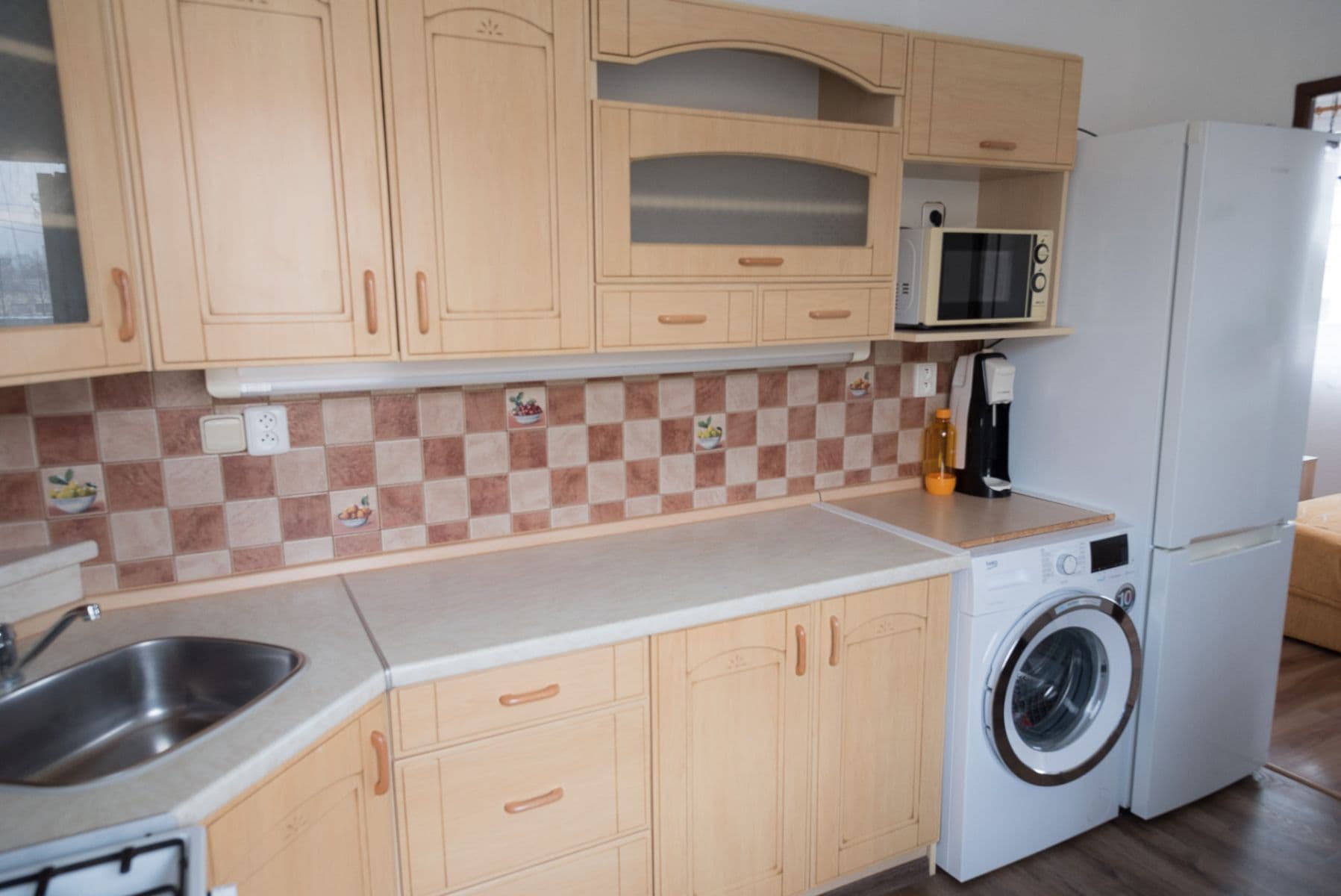 Prenájom bytu 3-izbový 68 m², Tisovecká, Kolín, Středočeský kraj Prenájom bytu 3-izbový 68 m², Tisovecká, Kolín, Středočeský kraj