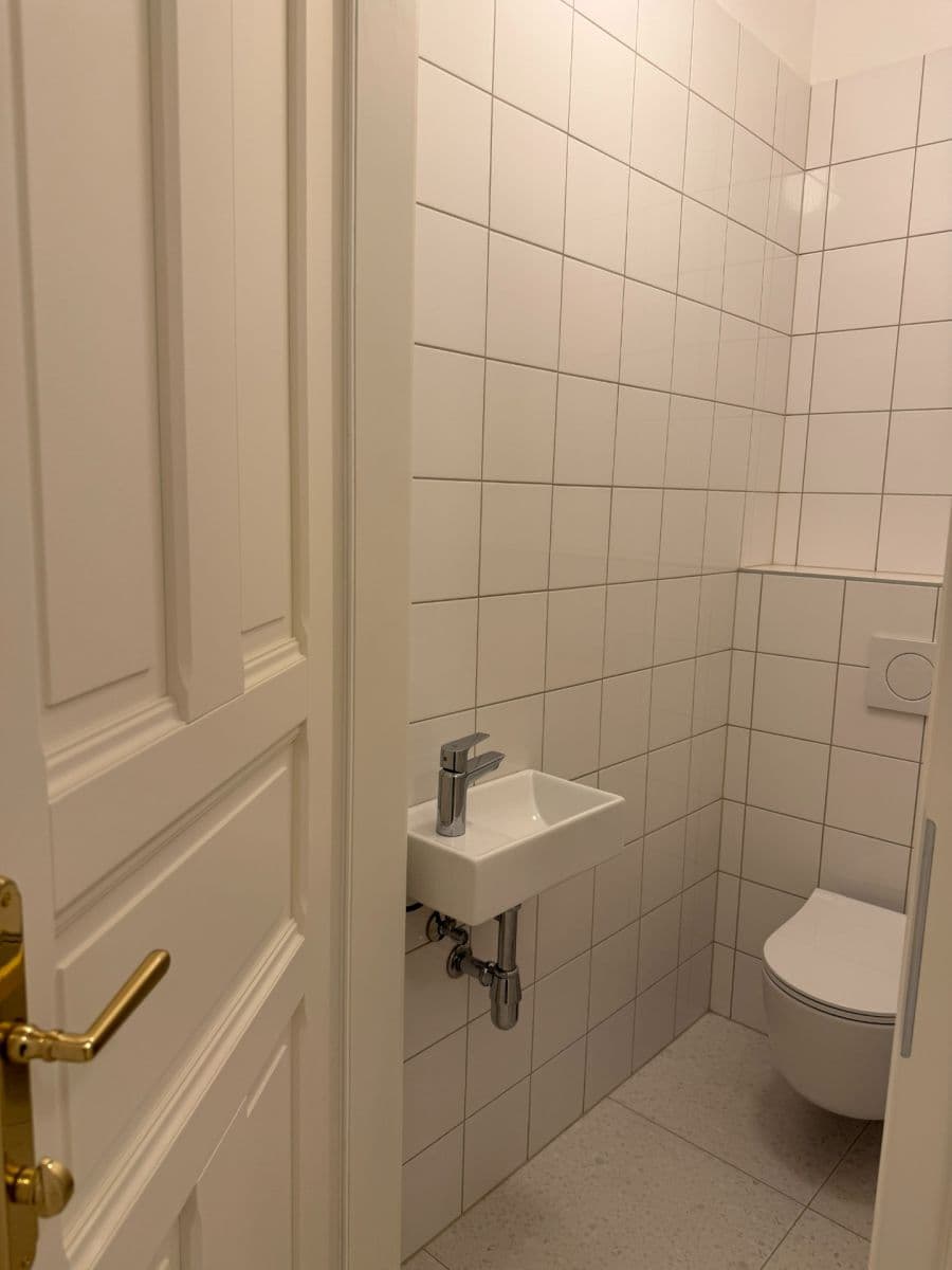 Prenájom bytu 3-izbový 69 m², 28. pluku, Praha, Praha Prenájom bytu 3-izbový 69 m², 28. pluku, Praha, Praha