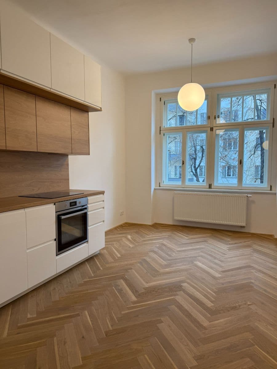 Prenájom bytu 3-izbový 69 m², 28. pluku, Praha, Praha Prenájom bytu 3-izbový 69 m², 28. pluku, Praha, Praha