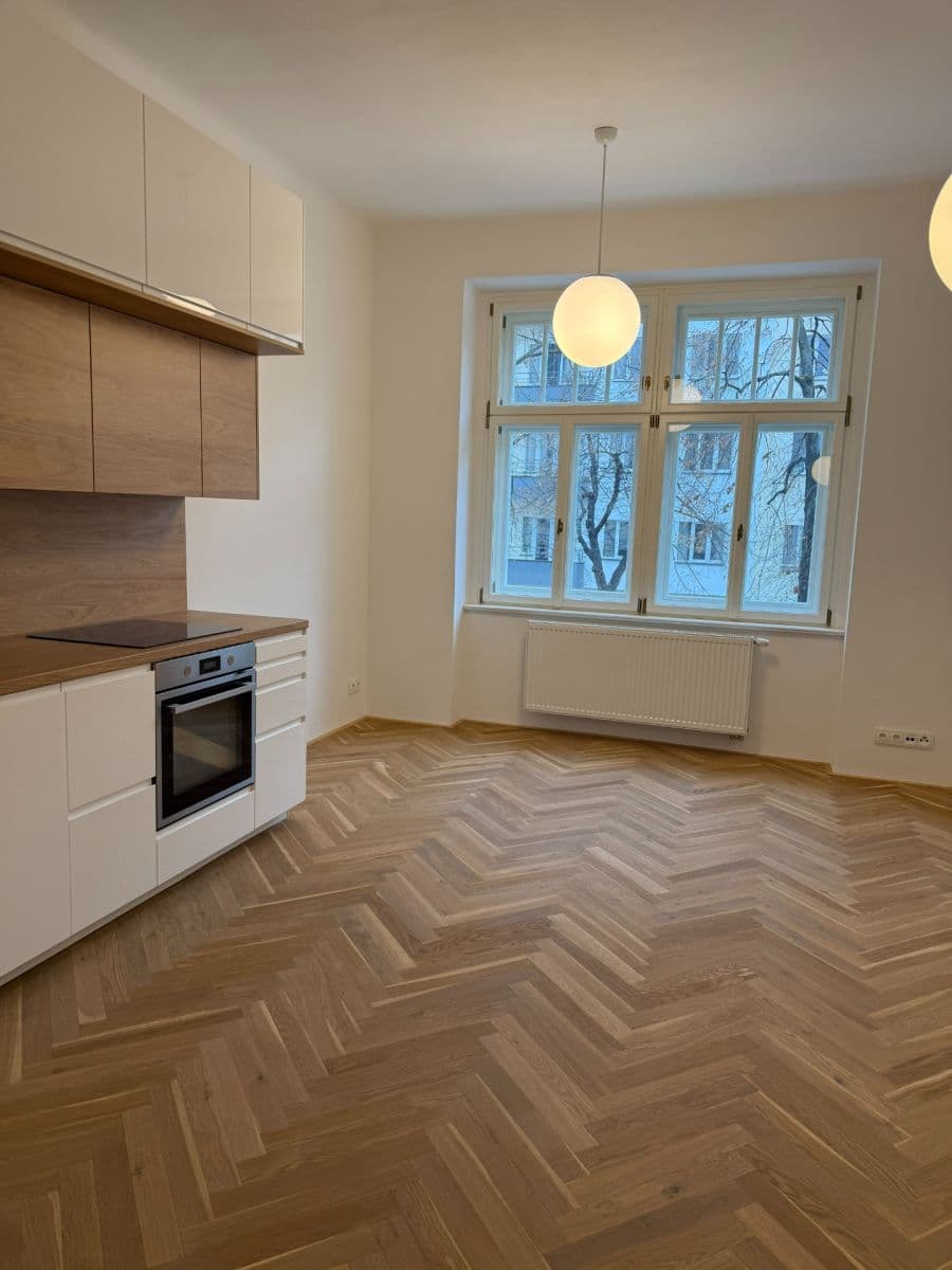 Prenájom bytu 3-izbový 69 m², 28. pluku, Praha, Praha Prenájom bytu 3-izbový 69 m², 28. pluku, Praha, Praha