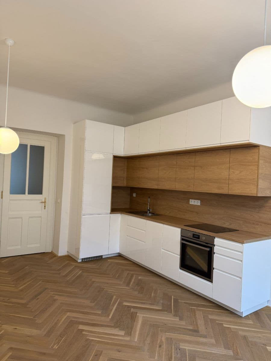 Prenájom bytu 3-izbový 69 m², 28. pluku, Praha, Praha Prenájom bytu 3-izbový 69 m², 28. pluku, Praha, Praha