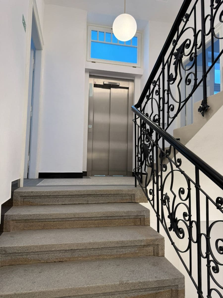 Prenájom bytu 3-izbový 69 m², 28. pluku, Praha, Praha Prenájom bytu 3-izbový 69 m², 28. pluku, Praha, Praha