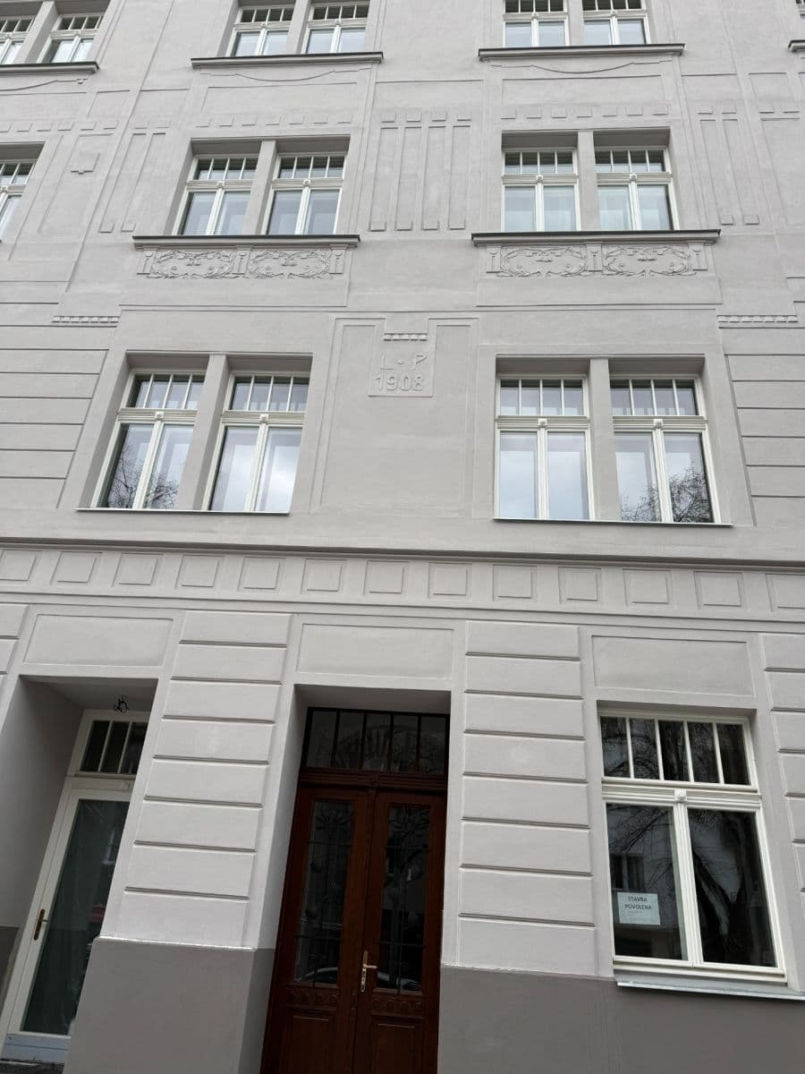 Prenájom bytu 3-izbový 69 m², 28. pluku, Praha, Praha Prenájom bytu 3-izbový 69 m², 28. pluku, Praha, Praha