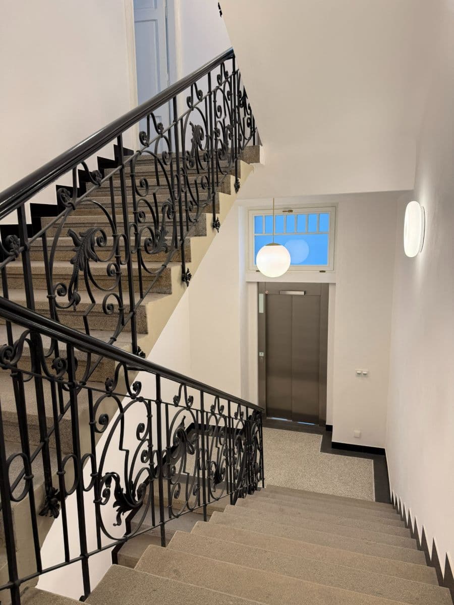 Prenájom bytu 3-izbový 69 m², 28. pluku, Praha, Praha Prenájom bytu 3-izbový 69 m², 28. pluku, Praha, Praha