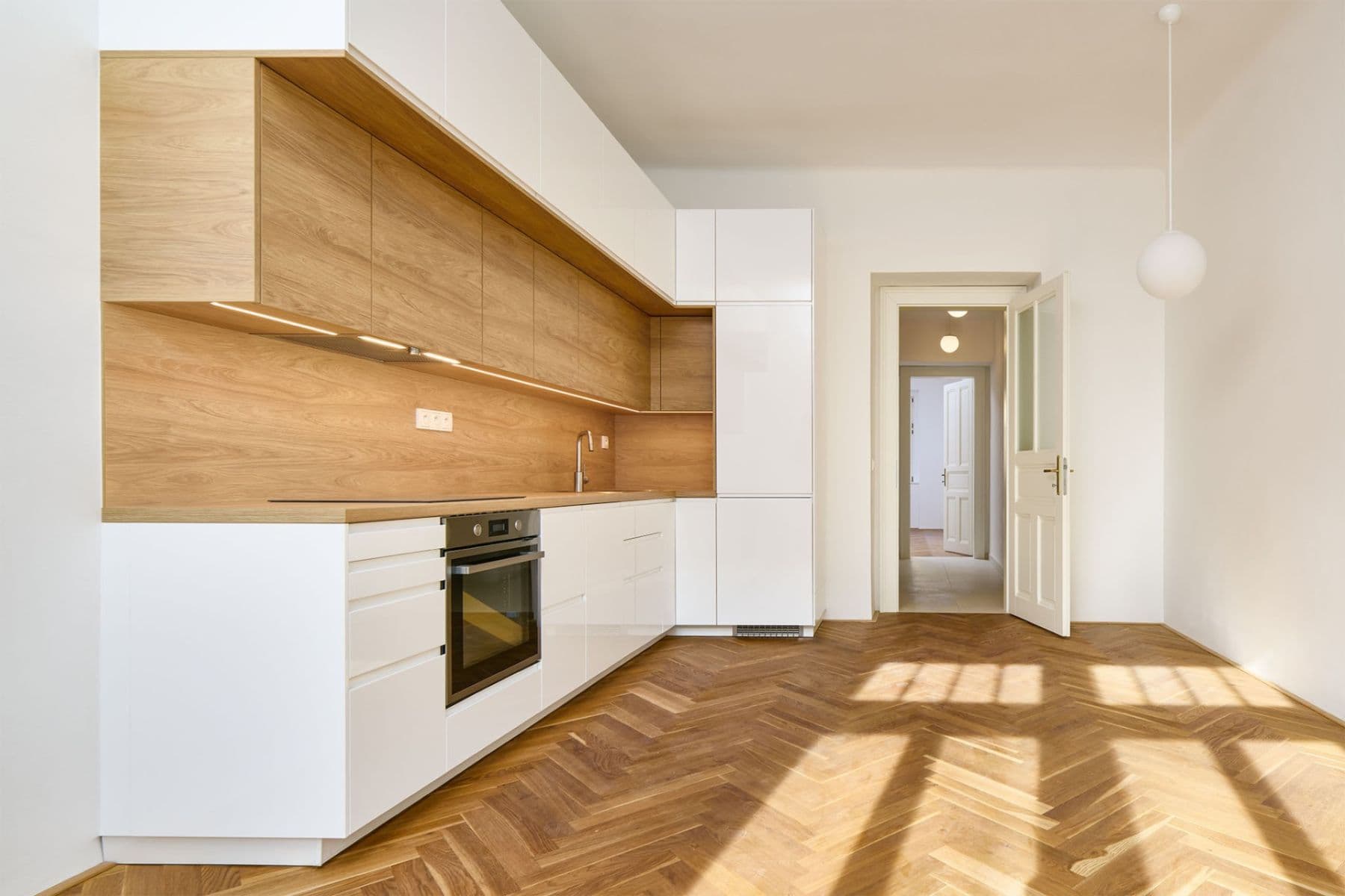 Prenájom bytu 3-izbový 70 m², 28. pluku, Praha, Praha Prenájom bytu 3-izbový 70 m², 28. pluku, Praha, Praha