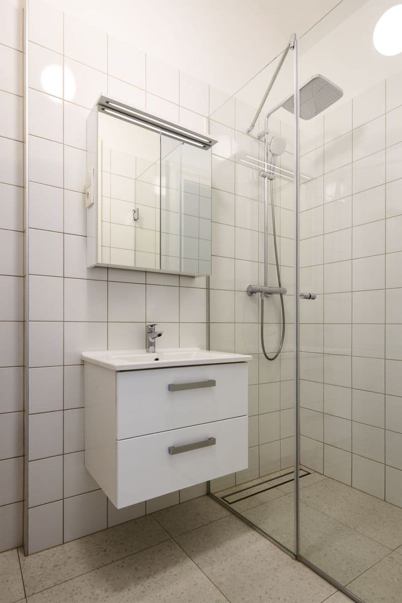 Prenájom bytu 3-izbový 70 m², 28. pluku, Praha, Praha Prenájom bytu 3-izbový 70 m², 28. pluku, Praha, Praha