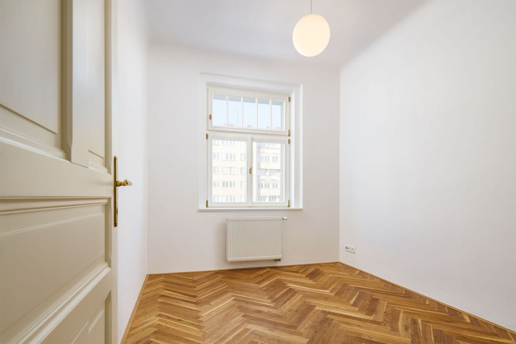 Prenájom bytu 3-izbový 70 m², 28. pluku, Praha, Praha Prenájom bytu 3-izbový 70 m², 28. pluku, Praha, Praha