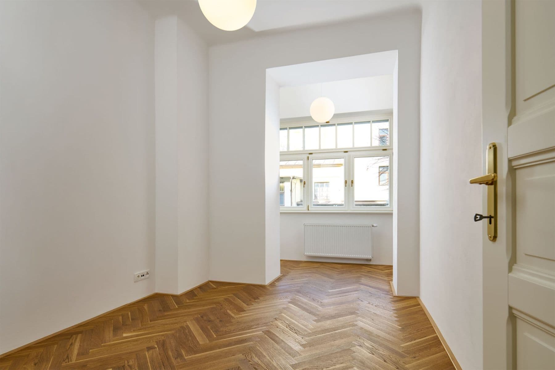 Prenájom bytu 3-izbový 70 m², 28. pluku, Praha, Praha Prenájom bytu 3-izbový 70 m², 28. pluku, Praha, Praha