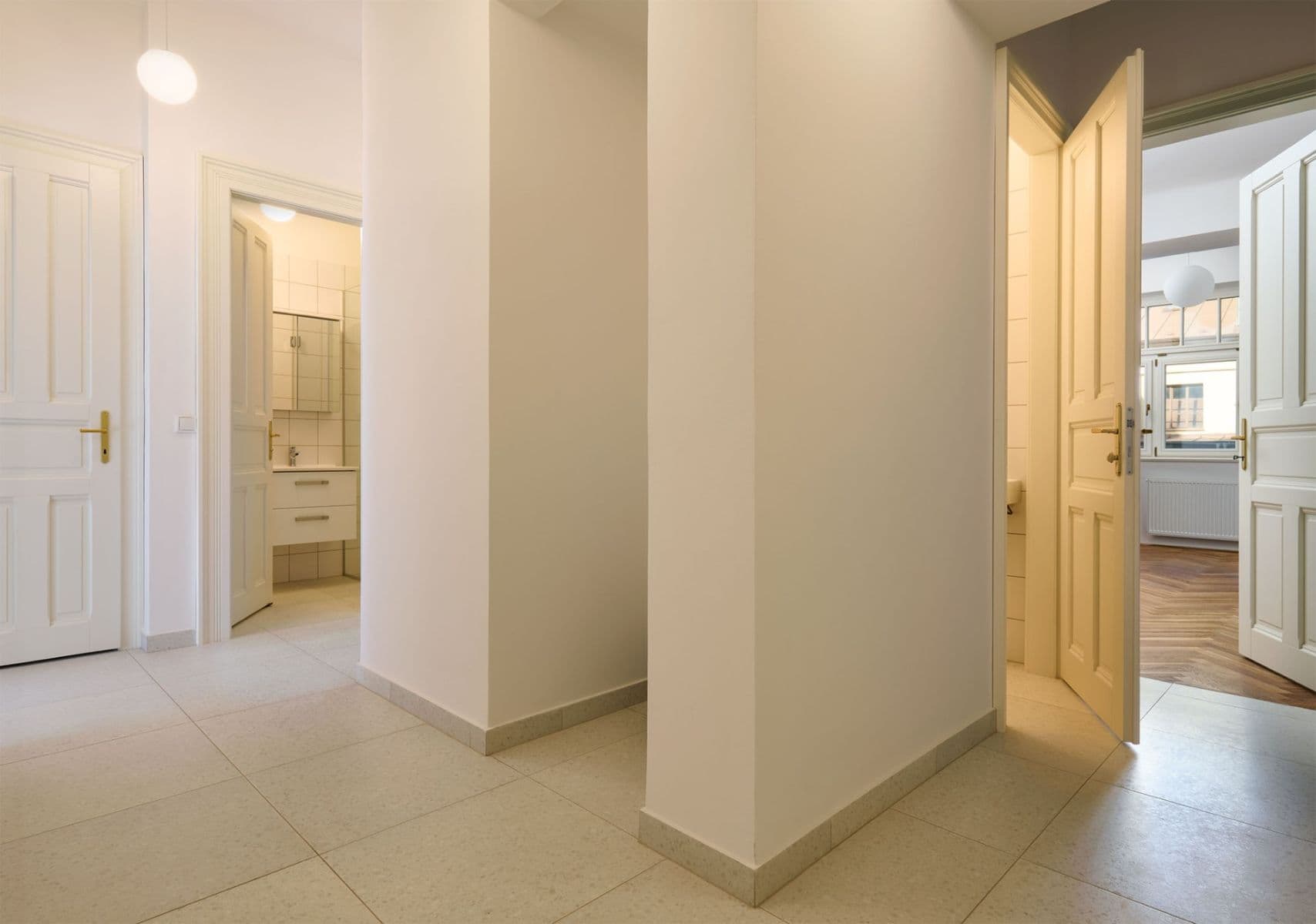 Prenájom bytu 3-izbový 70 m², 28. pluku, Praha, Praha Prenájom bytu 3-izbový 70 m², 28. pluku, Praha, Praha