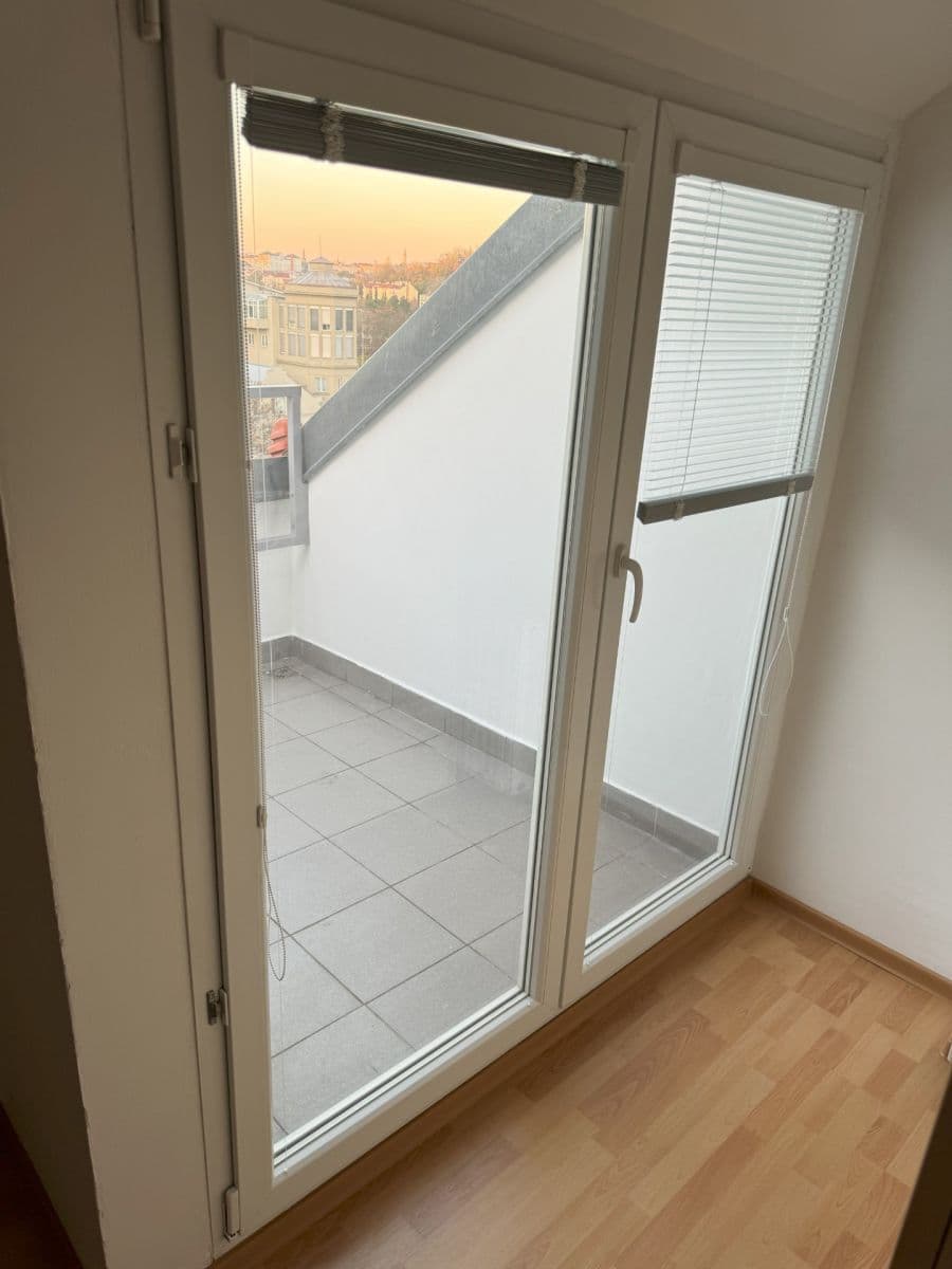 Prenájom bytu 2-izbový 56 m², Nádražní, Praha, Praha Prenájom bytu 2-izbový 56 m², Nádražní, Praha, Praha