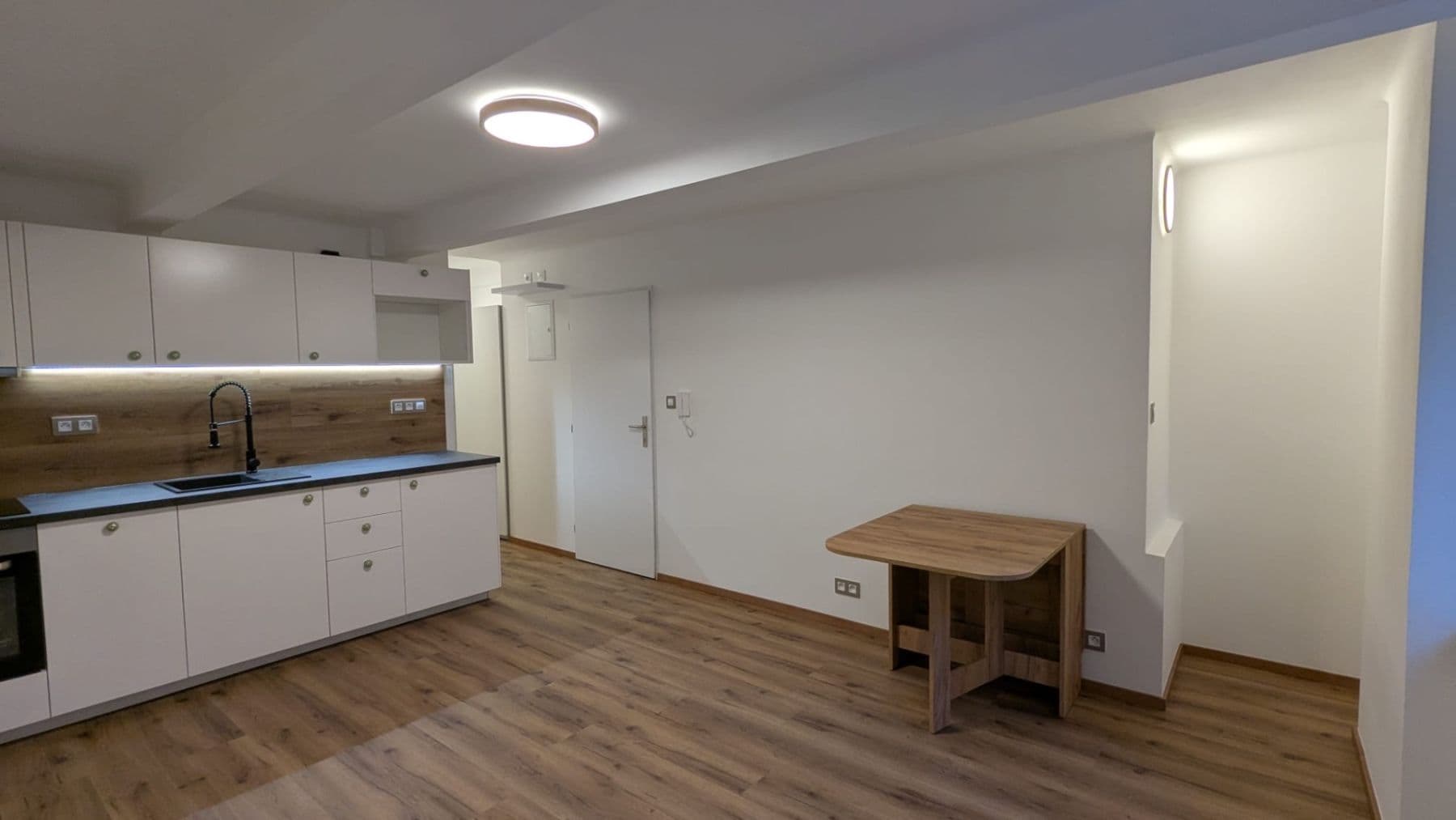 Prenájom bytu 1-izbový 25 m², Pivovarnická, Praha, Praha Prenájom bytu 1-izbový 25 m², Pivovarnická, Praha, Praha