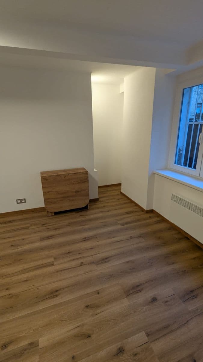 Prenájom bytu 1-izbový 25 m², Pivovarnická, Praha, Praha Prenájom bytu 1-izbový 25 m², Pivovarnická, Praha, Praha