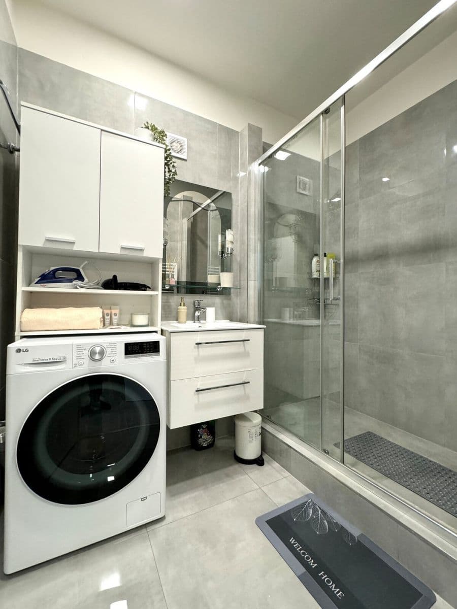 Prenájom bytu 70 m², Dvacátého Osmého Pluku, Praha, Praha Prenájom bytu 70 m², Dvacátého Osmého Pluku, Praha, Praha