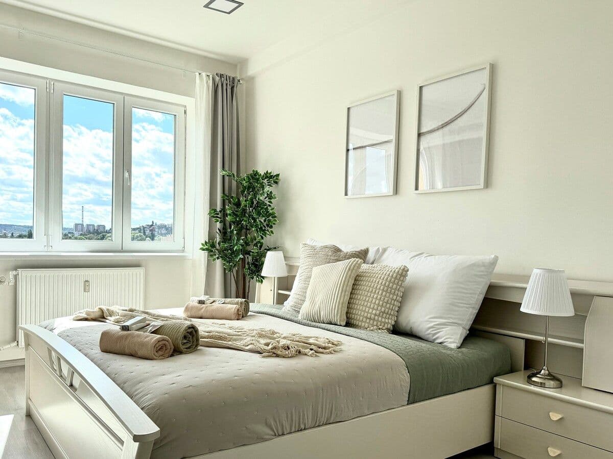 Prenájom bytu 70 m², Dvacátého Osmého Pluku, Praha, Praha Prenájom bytu 70 m², Dvacátého Osmého Pluku, Praha, Praha