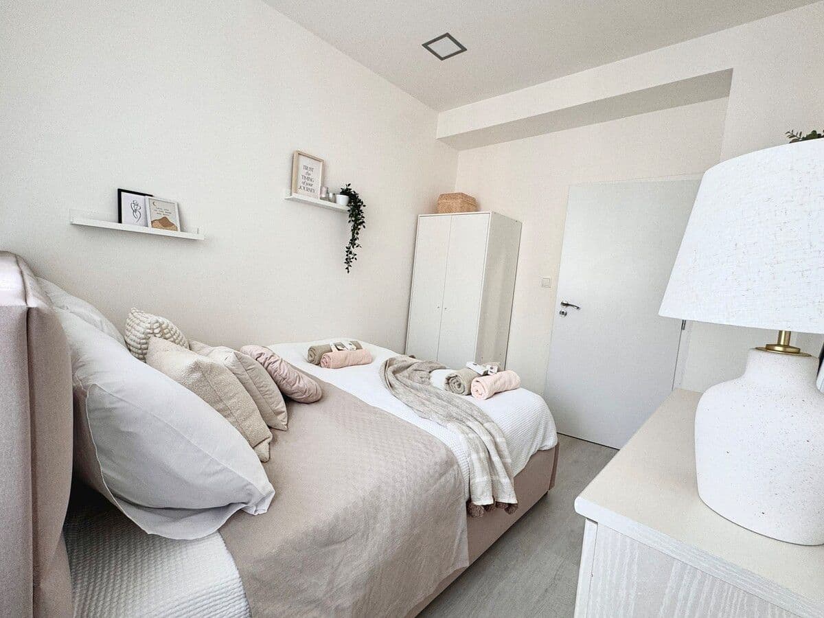 Prenájom bytu 70 m², Dvacátého Osmého Pluku, Praha, Praha Prenájom bytu 70 m², Dvacátého Osmého Pluku, Praha, Praha