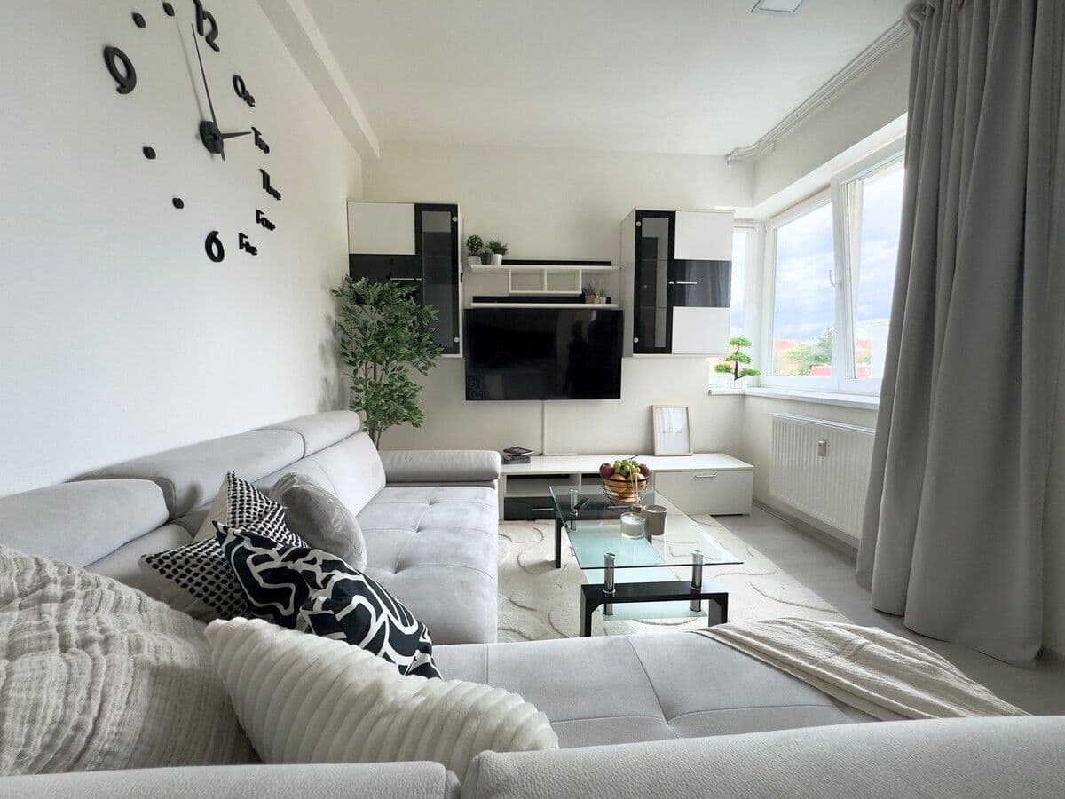 Prenájom bytu 70 m², Dvacátého Osmého Pluku, Praha, Praha Prenájom bytu 70 m², Dvacátého Osmého Pluku, Praha, Praha